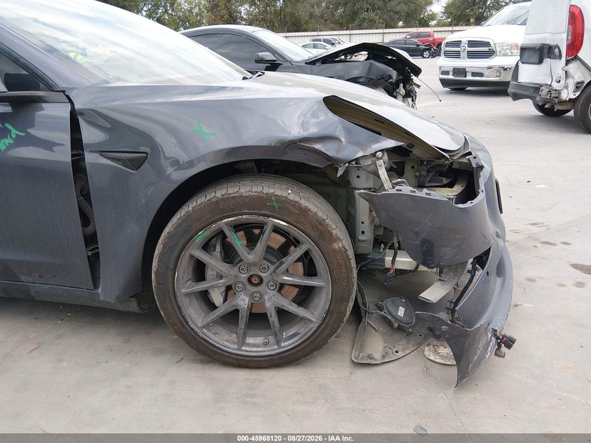 TESLA MODEL 3 - zdjęcie 19