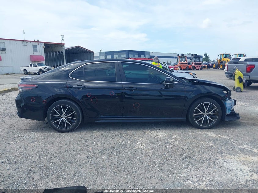 TOYOTA CAMRY - zdjęcie 14