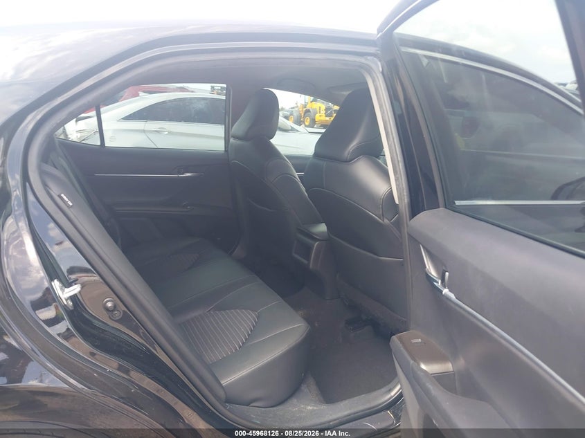TOYOTA CAMRY - zdjęcie 8