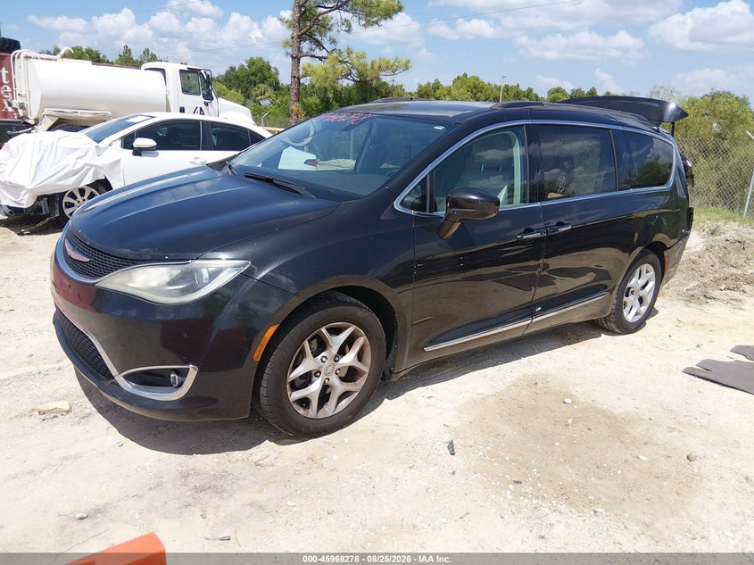 2017 CHRYSLER PACIFICA auction photo 2