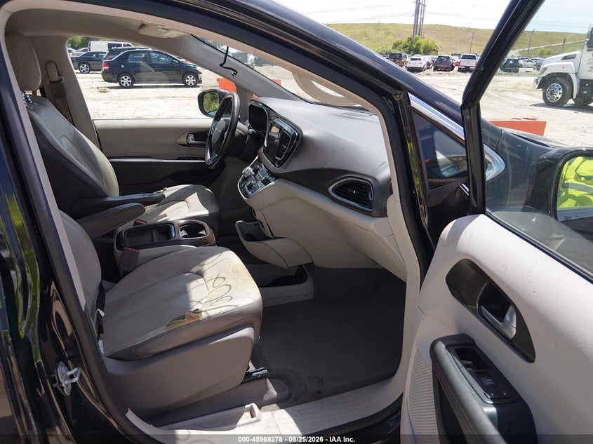 2017 CHRYSLER PACIFICA auction photo 5