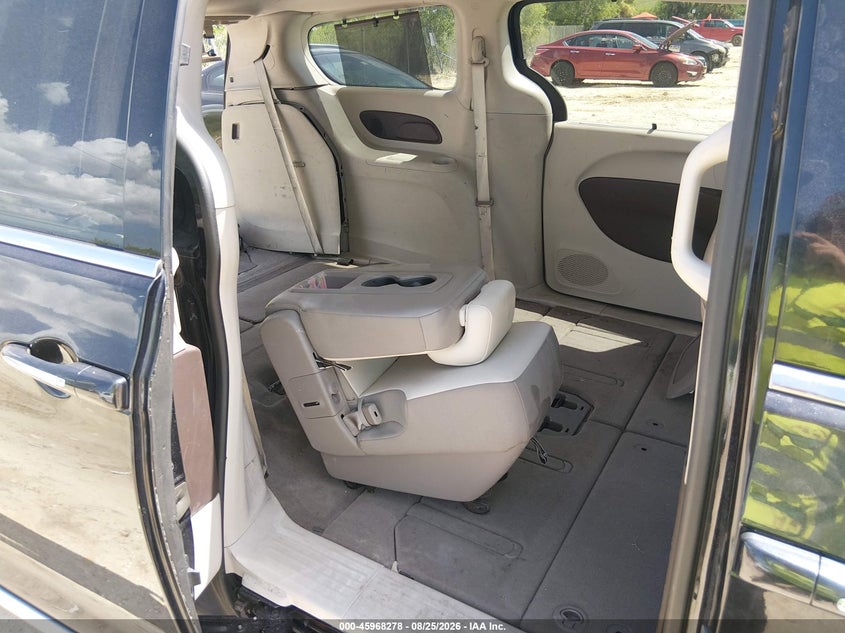 2017 CHRYSLER PACIFICA auction photo 8