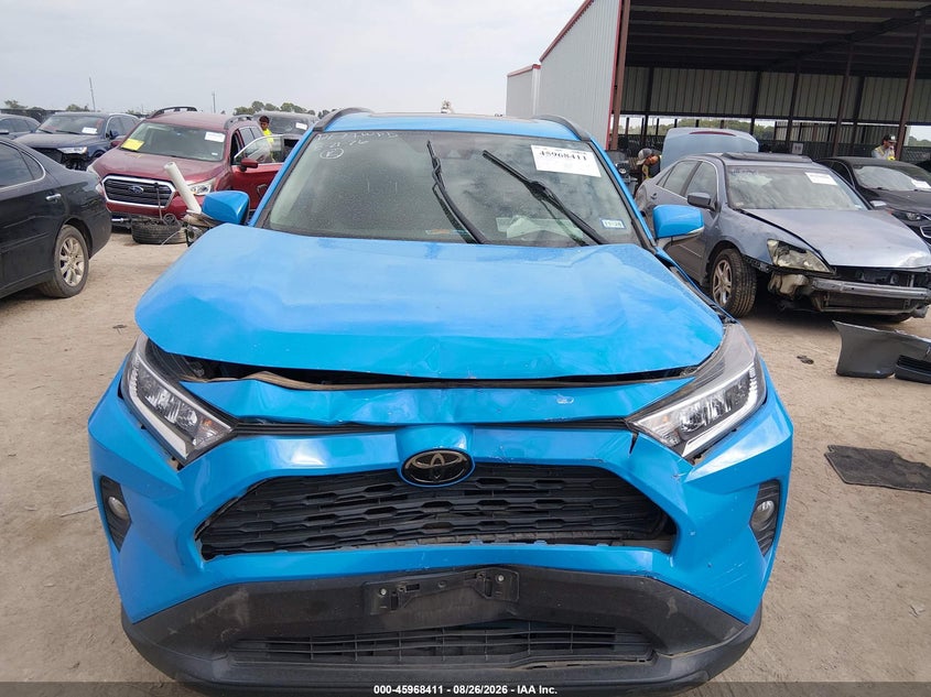 2020 TOYOTA RAV4 XLE · Фото 12