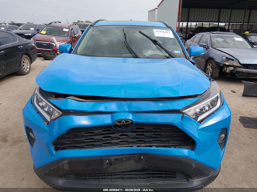 2020 TOYOTA RAV4 XLE · Фото 6