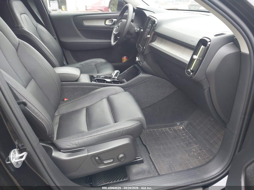 2024 VOLVO XC40 auction photo 5