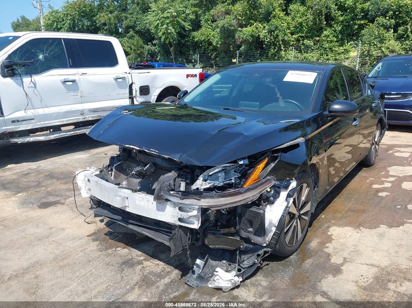 2021 Nissan Altima, Front & Rear, IAAI, VIN 1N4BL4EV2MN407960 — photo 2