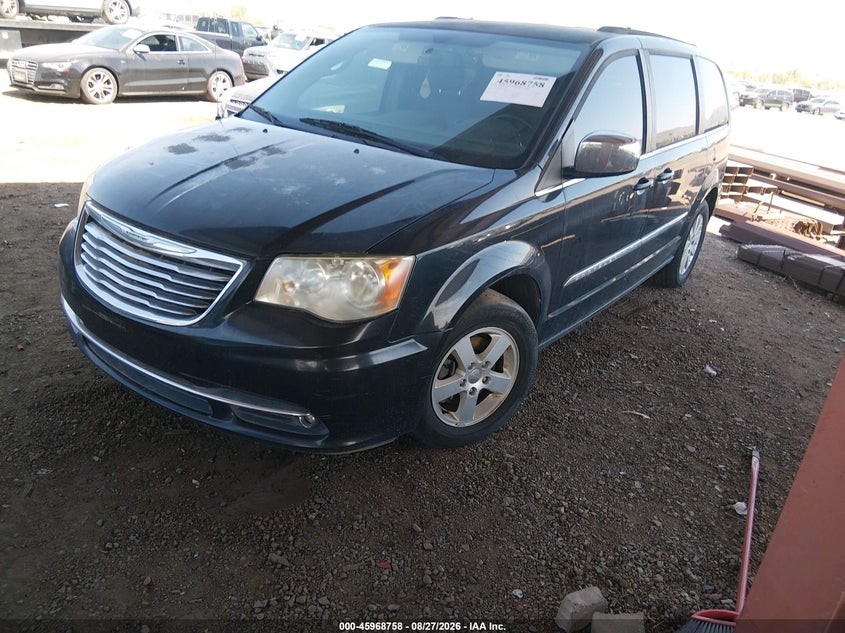 2011 CHRYSLER TOWN & COUNTRY auction photo 2