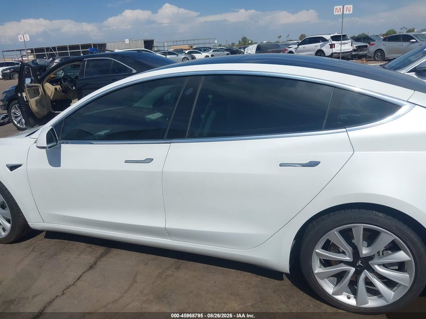 TESLA MODEL 3 - zdjęcie 14