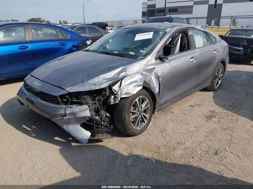 2022 Kia Forte, Rollover, IAAI, VIN 3KPF24AD2NE436781 — photo 2