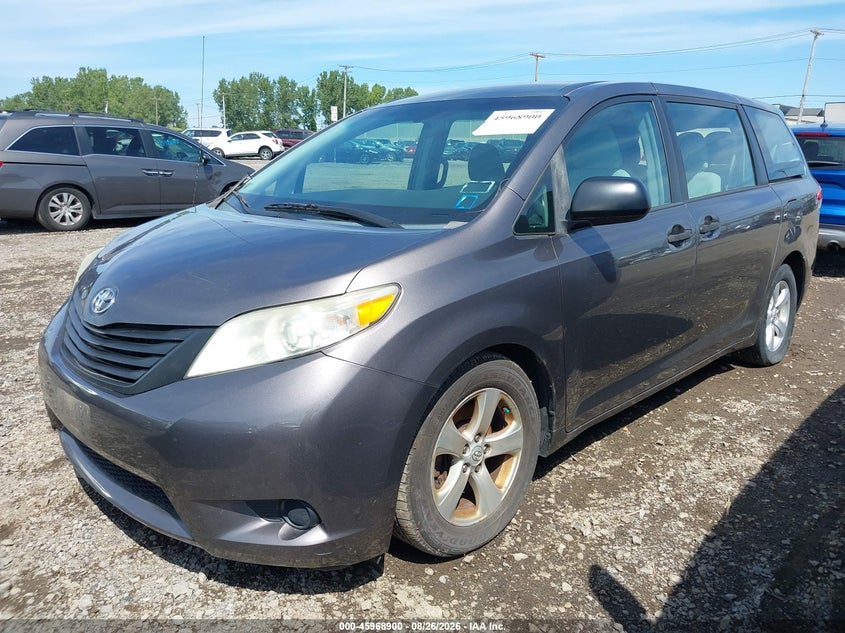 2011 Toyota Sienna, Normal Wear & Tear, IAAI, VIN 5TDZK3DC7BS062535 — photo 2