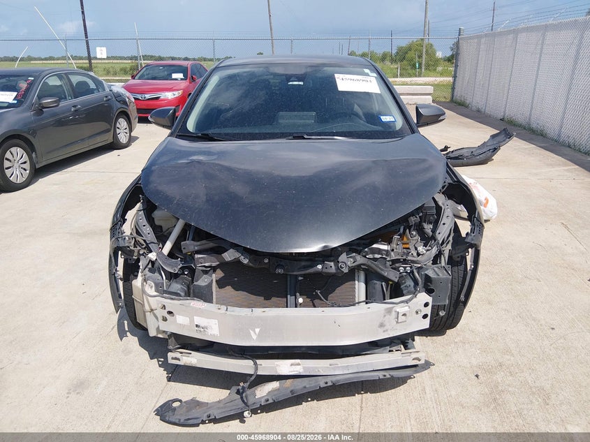 TOYOTA C-HR - zdjęcie 13