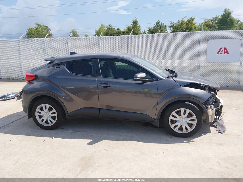 TOYOTA C-HR - zdjęcie 14