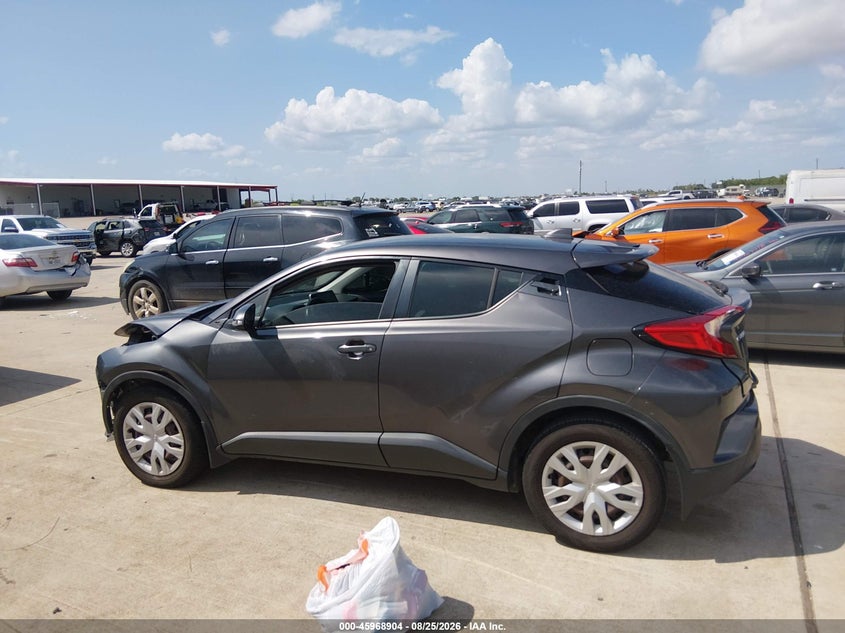 TOYOTA C-HR - zdjęcie 15