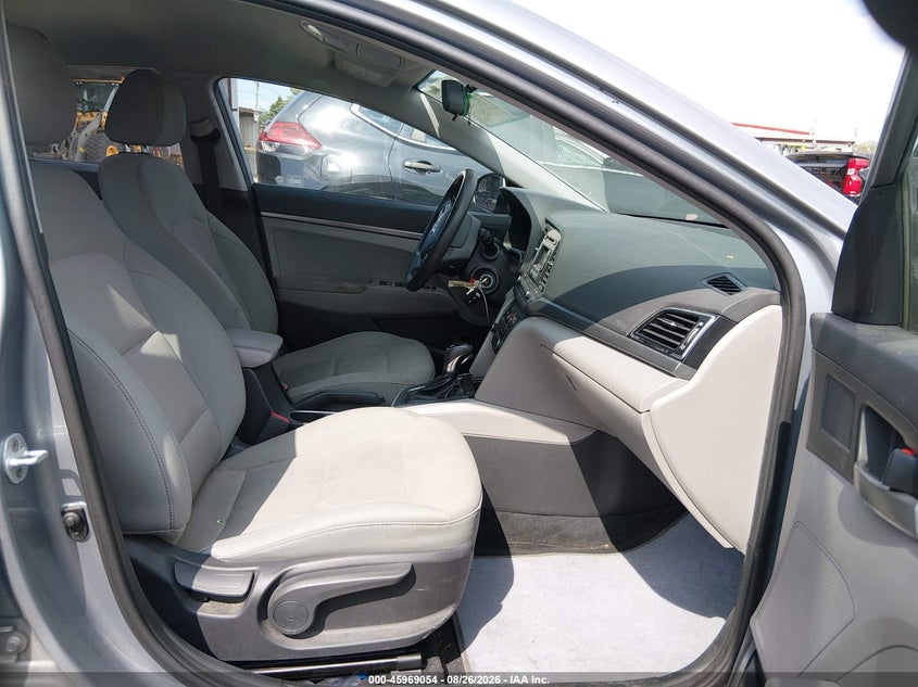 2017 HYUNDAI ELANTRA auction photo 5