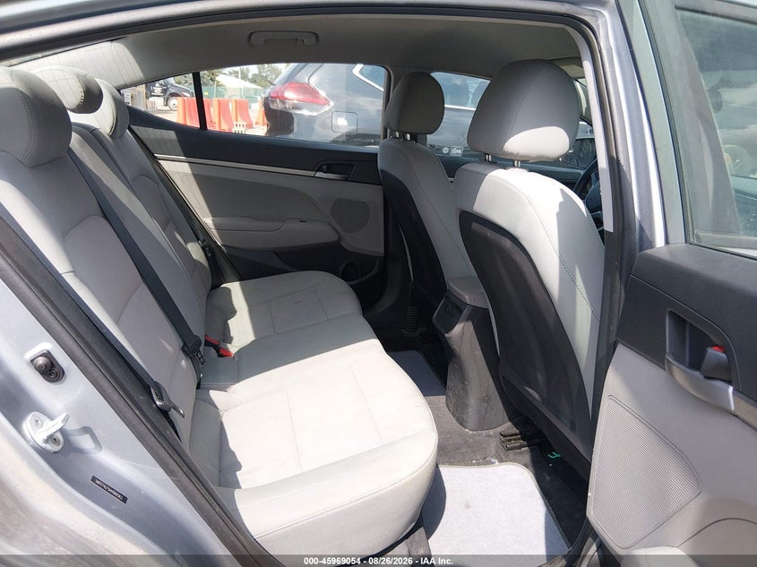 2017 HYUNDAI ELANTRA auction photo 8