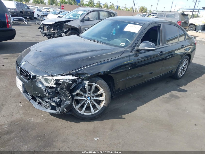 2018 BMW 3er, Left Side, IAAI, VIN WBA8A9C51JAH14372 — photo 2