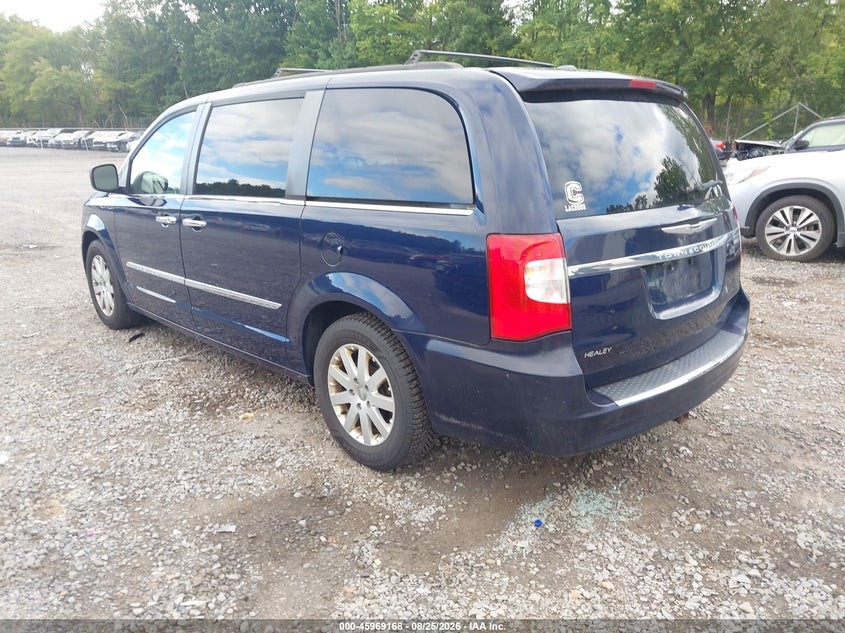 2016 CHRYSLER TOWN & COUNTRY auction photo 3