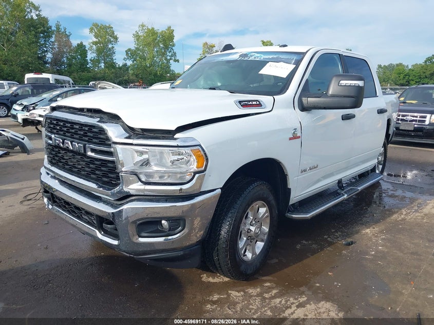 2024 RAM 2500, Right Side, IAAI, VIN 3C6UR5DLXRG153798 — photo 2