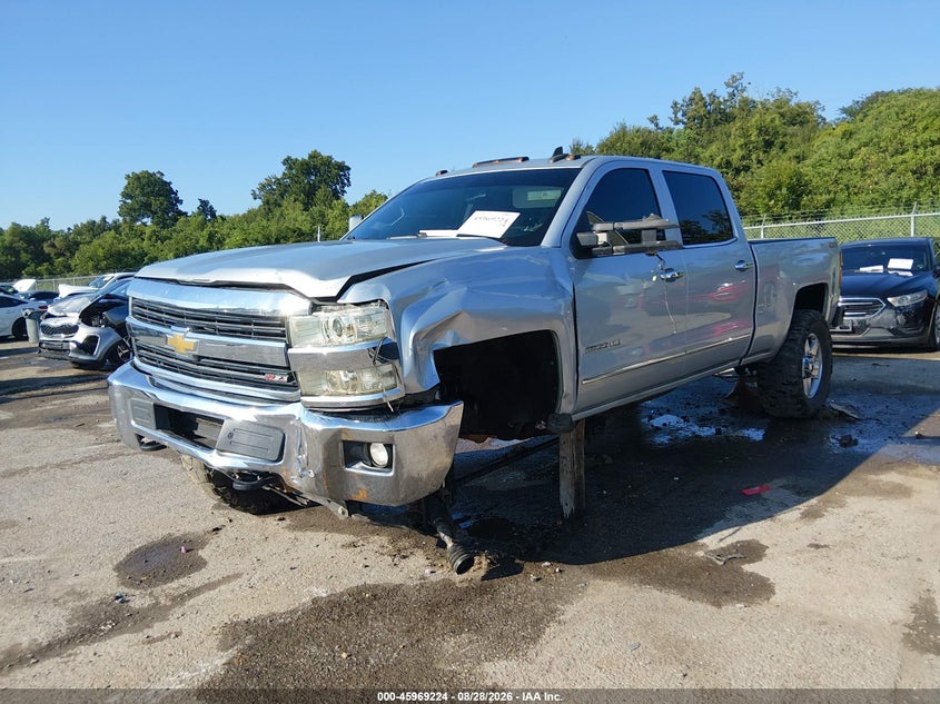2015 Chevrolet Silverado, Левый бок, IAAI, VIN 1GC1KWEG4FF529769 — фото 2
