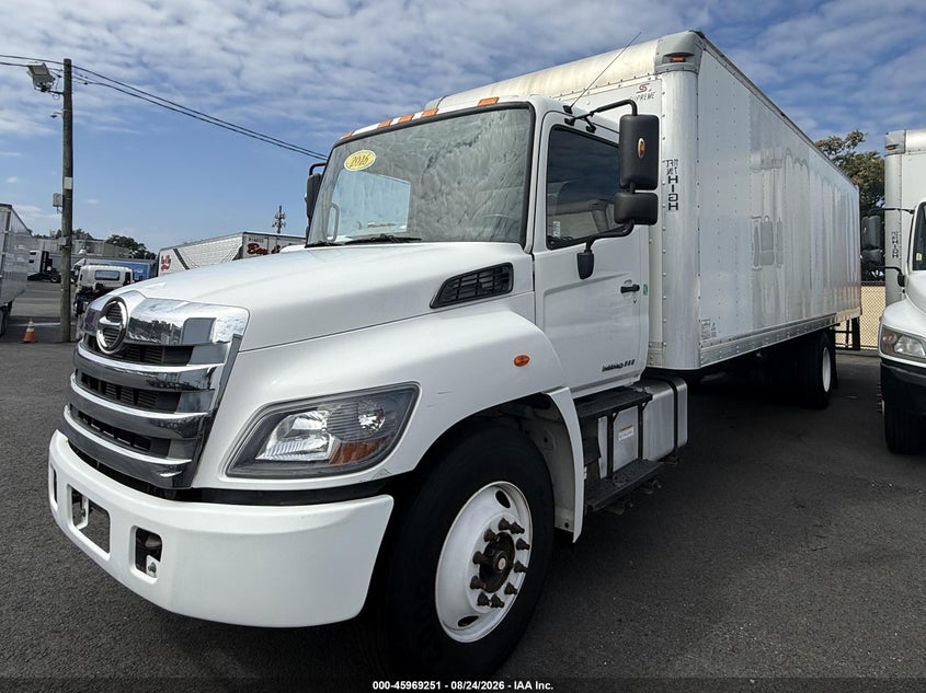 2017 HINO 338 BOX TRUCK auction photo 2