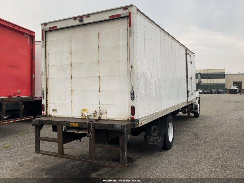 2017 HINO 338 BOX TRUCK auction photo 4