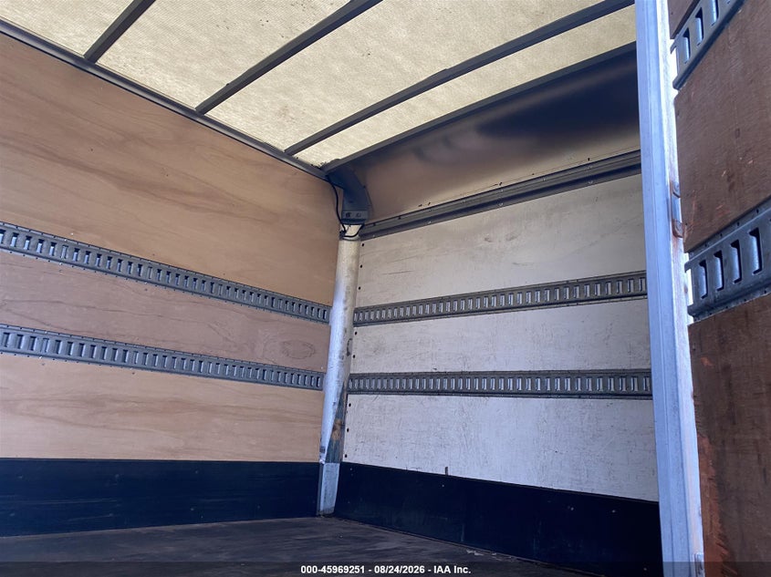 2017 HINO 338 BOX TRUCK auction photo 6