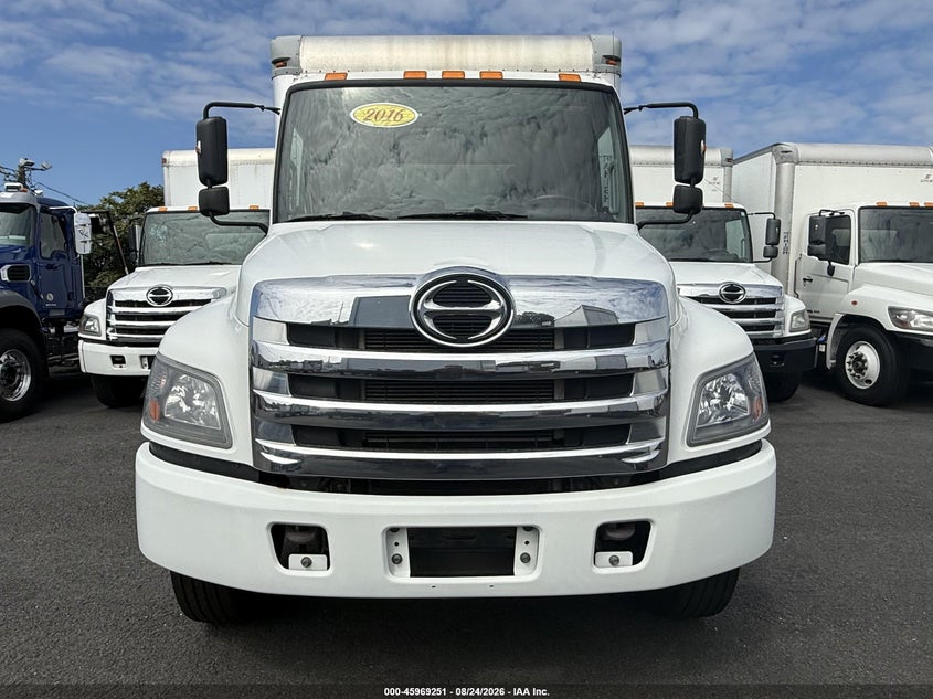 2017 HINO 338 BOX TRUCK auction photo 8