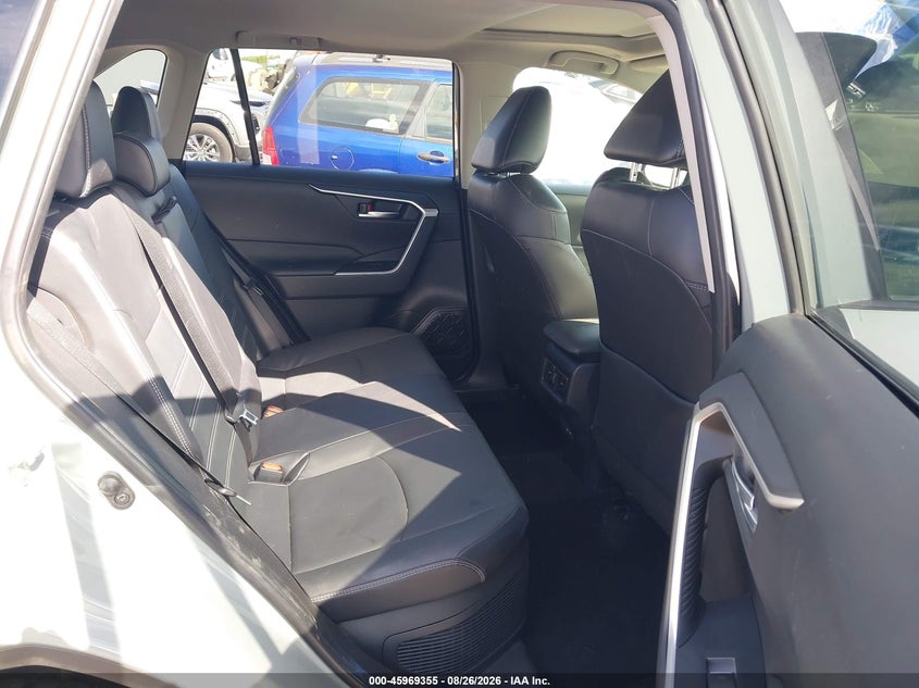 TOYOTA RAV4 HYBRID - zdjęcie 8