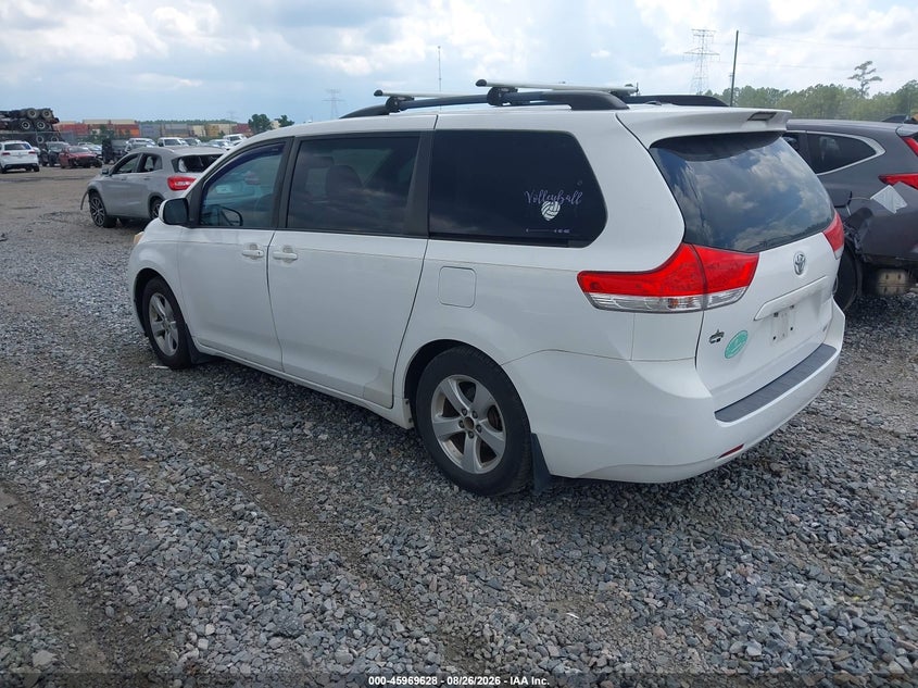 2014 TOYOTA SIENNA auction photo 3