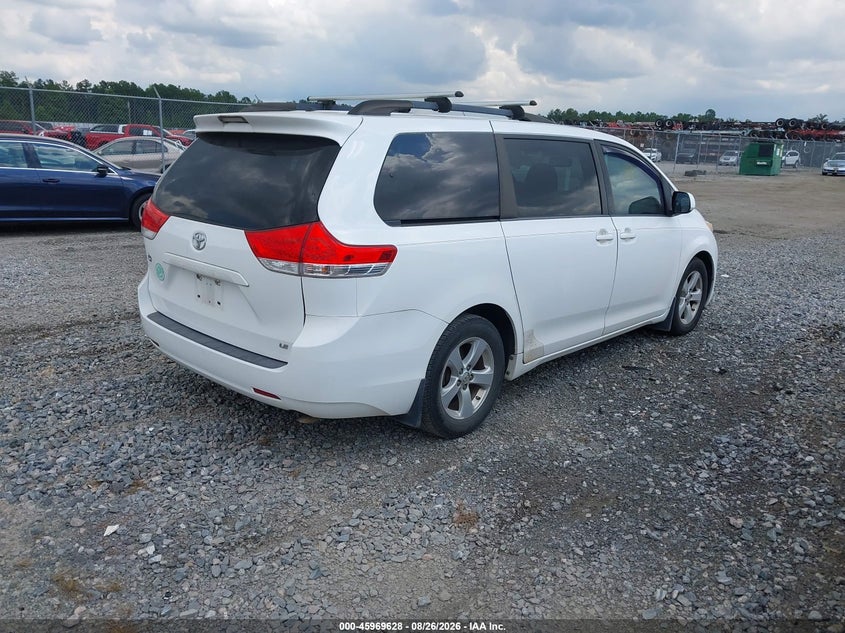 2014 TOYOTA SIENNA auction photo 4