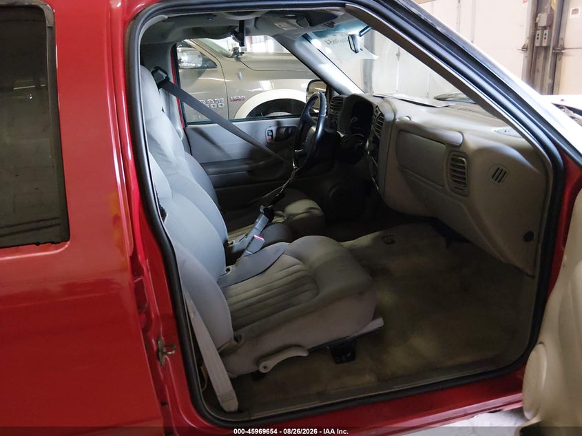 CHEVROLET BLAZER 2004 VIN 1GNDT13X24K158073