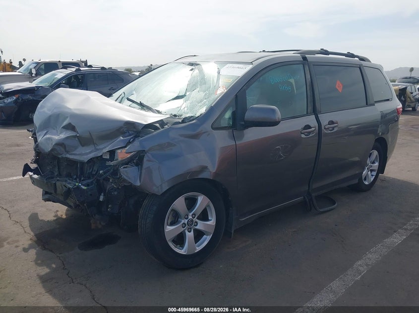 2018 Toyota Sienna, Front End, IAAI, VIN 5TDKZ3DC2JS924524 — photo 2
