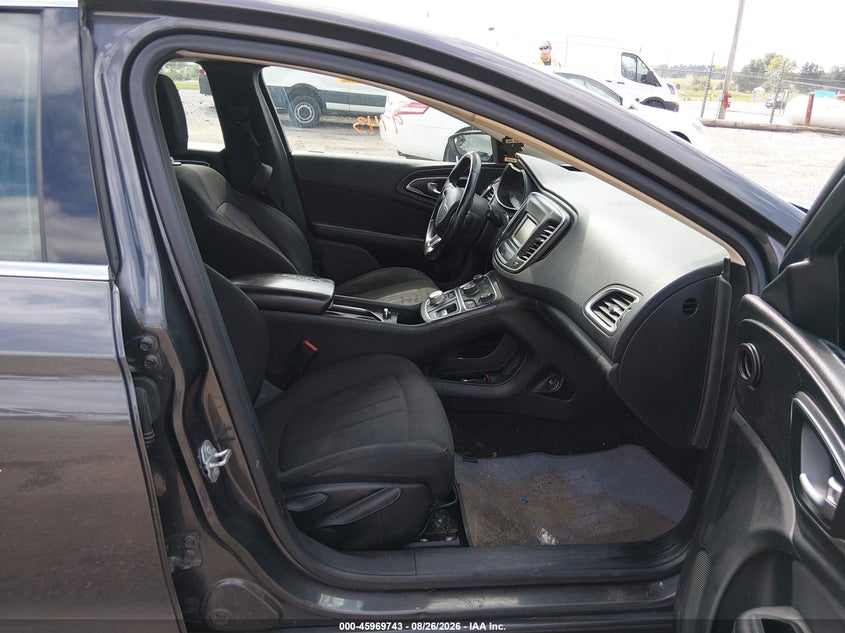 2015 CHRYSLER 200 auction photo 5
