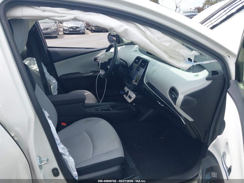 2016 TOYOTA PRIUS auction photo 5