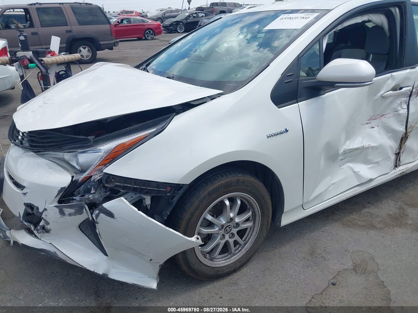 2016 TOYOTA PRIUS auction photo 6