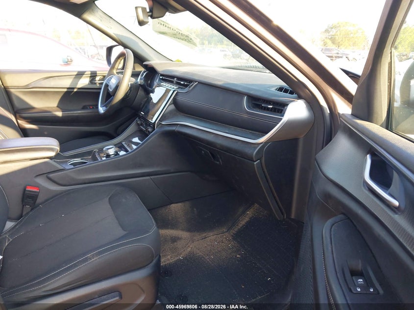 2024 JEEP GRAND CHEROKEE L auction photo 5