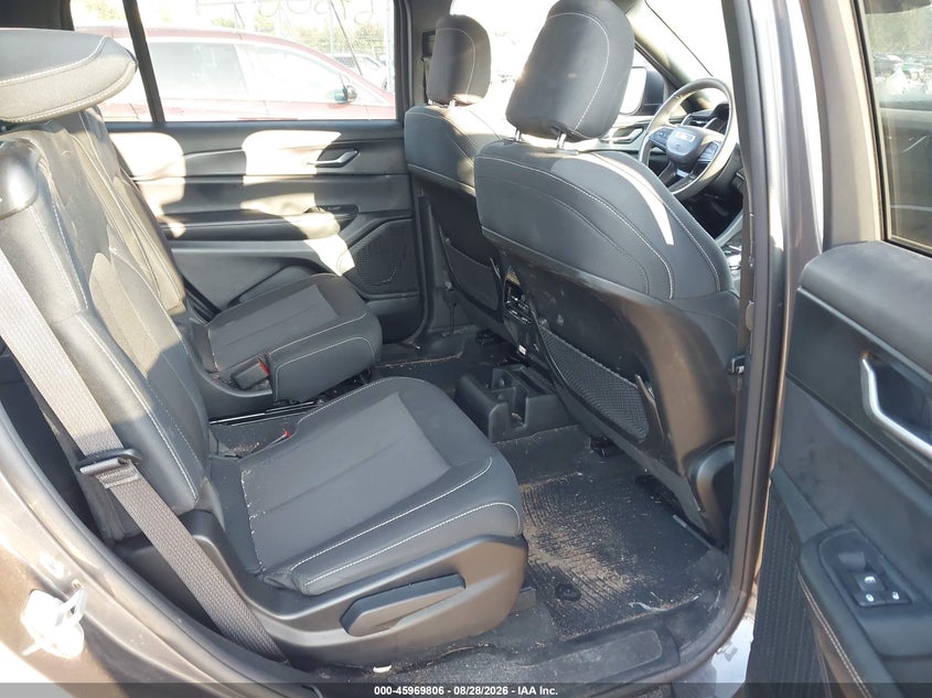2024 JEEP GRAND CHEROKEE L auction photo 8