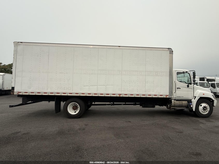 2019 HINO 268A BOX TRUCK auction photo 6