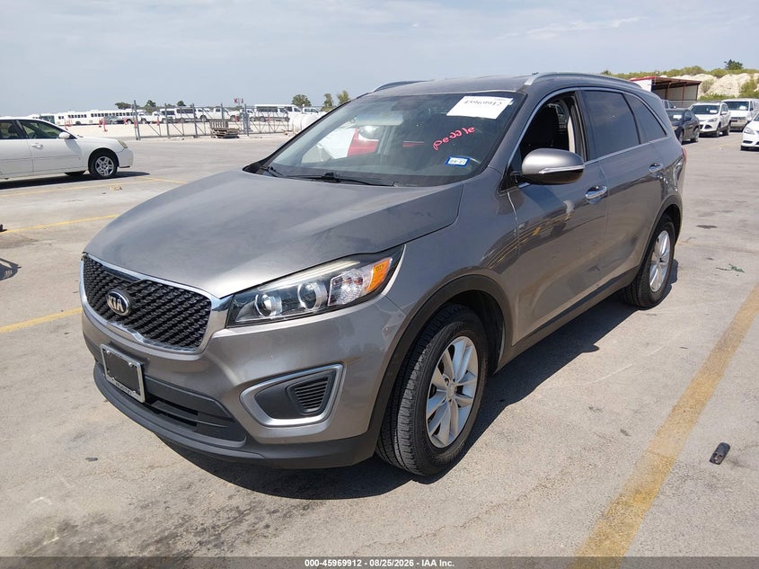 2017 Kia Sorento, Normal Wear & Tear, IAAI, VIN 5XYPG4A38HG236508 — photo 2