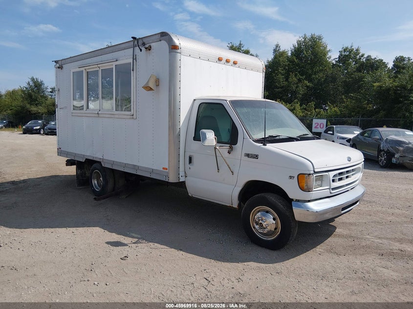 2000 Ford E-350 Cutaway Standard