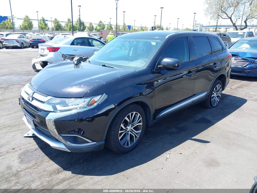 2017 Mitsubishi Outlander, Right Front, IAAI, VIN JA4AD2A31HZ052347 — photo 2
