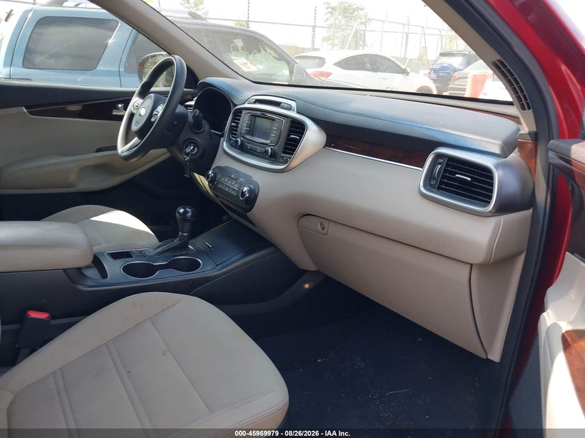 2017 KIA SORENTO auction photo 5