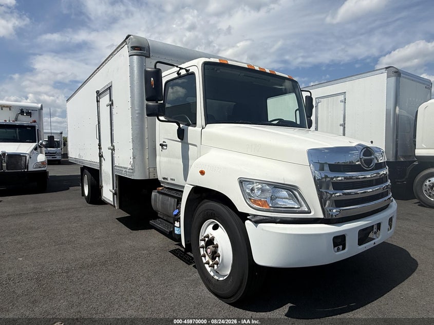 2015 HINO 268A BOX TRUCK auction photo 2