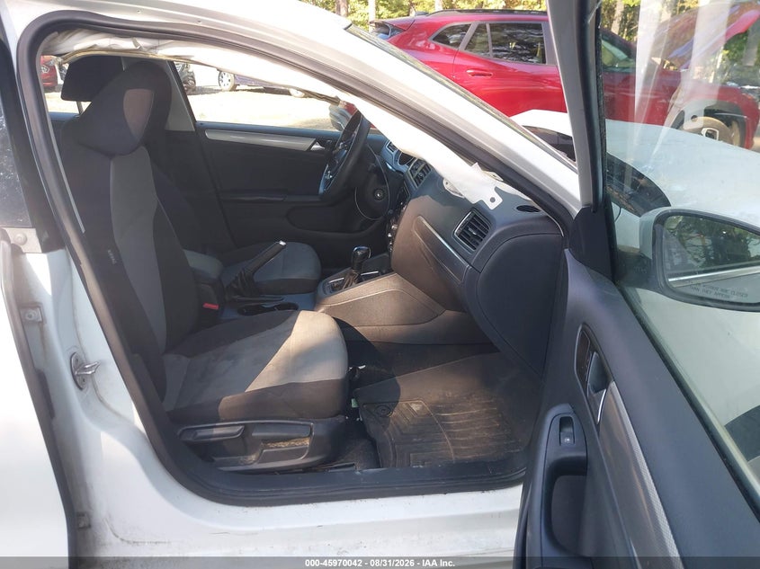 2017 VOLKSWAGEN JETTA auction photo 5
