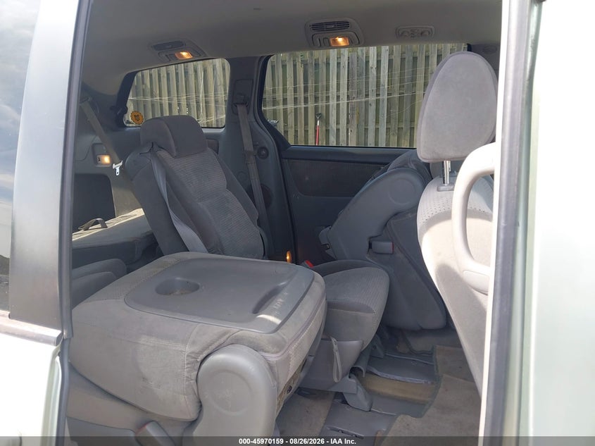 2008 TOYOTA SIENNA auction photo 8
