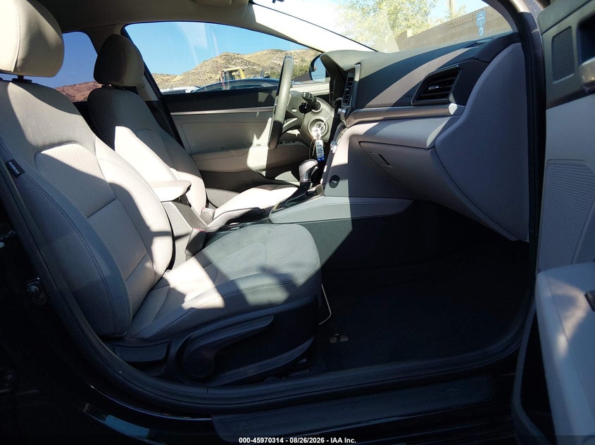 2020 HYUNDAI ELANTRA auction photo 5