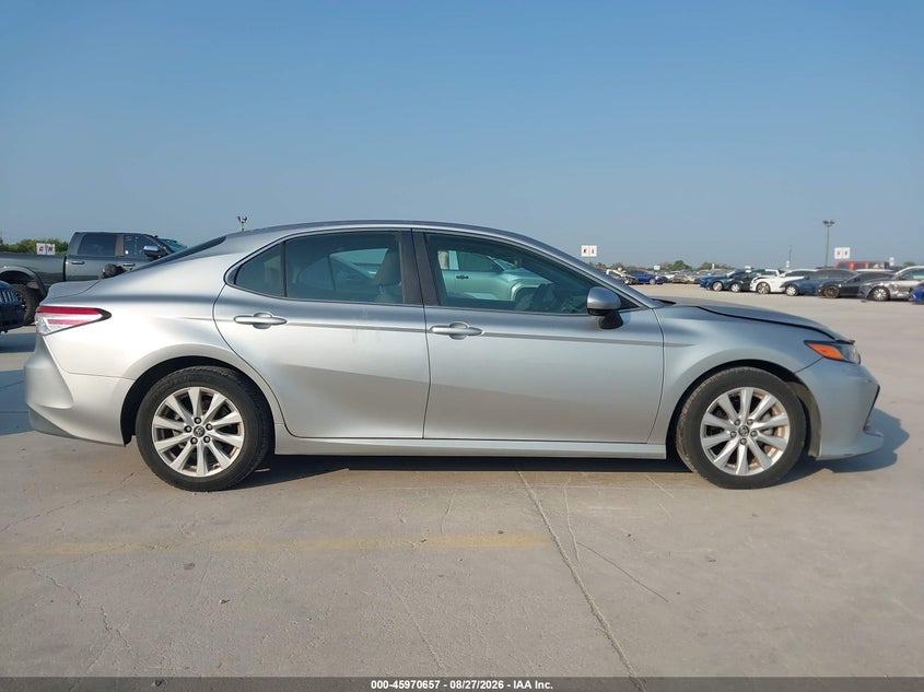 TOYOTA CAMRY - zdjęcie 13