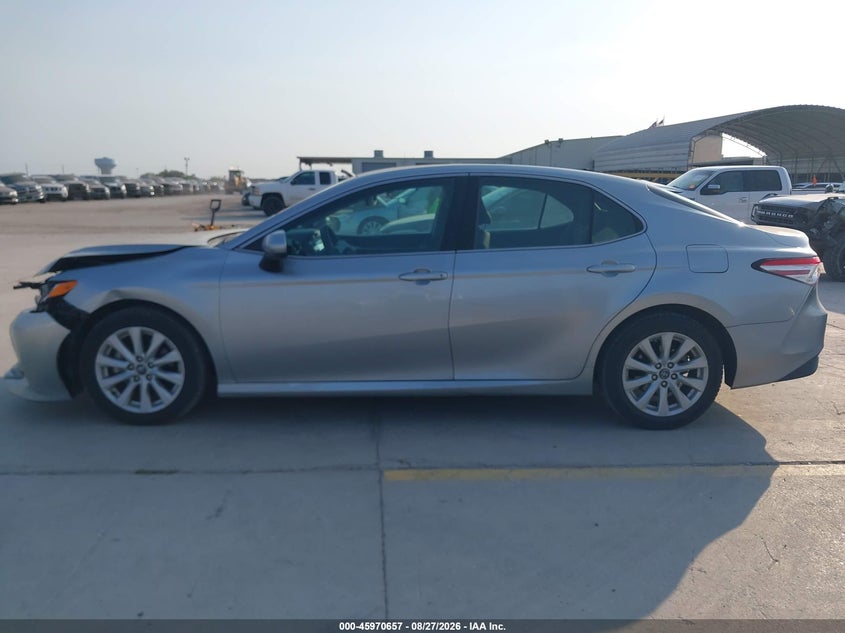 TOYOTA CAMRY - zdjęcie 14