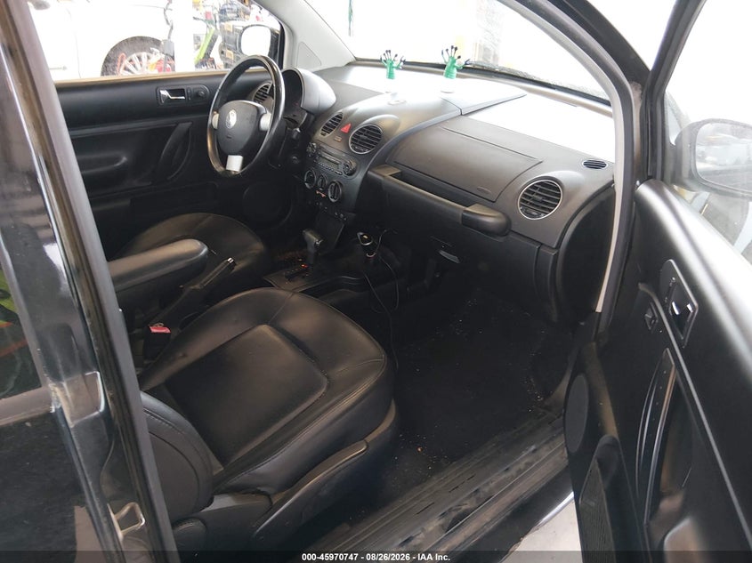 2009 VOLKSWAGEN NEW BEETLE auction photo 5