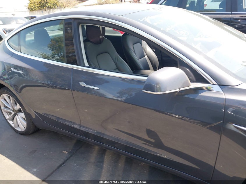 TESLA MODEL 3 - zdjęcie 14